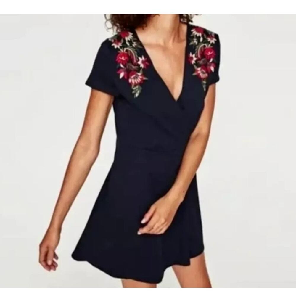 Zara Knit Faux Wrap Dress Womens Large Blue Floral Embroidered Mini